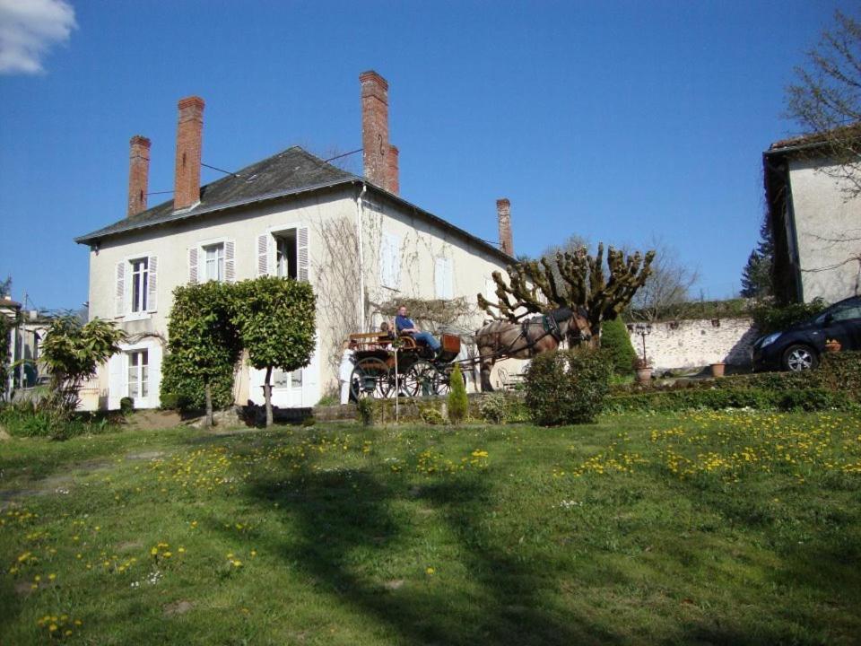 לינה וארוחת בוקר Solignac Domaine De La Dame De Lauriere מראה חיצוני תמונה